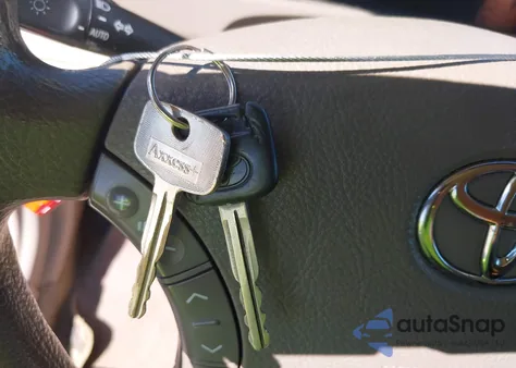 2005 Toyota Camry Le z USA, uszkodzony, nr VIN 4T1BE32K25U403984